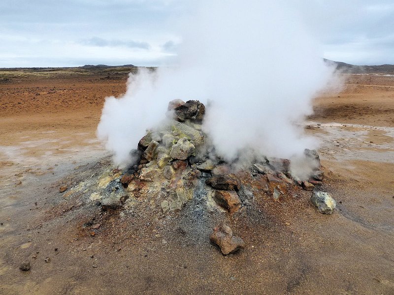B (11) Steam vents and muspools at Hverir.JPG